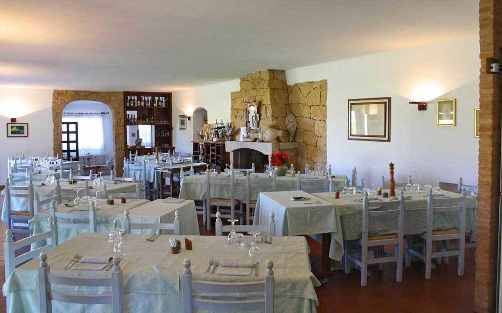 Hotel San Pantaleo Bagian luar foto