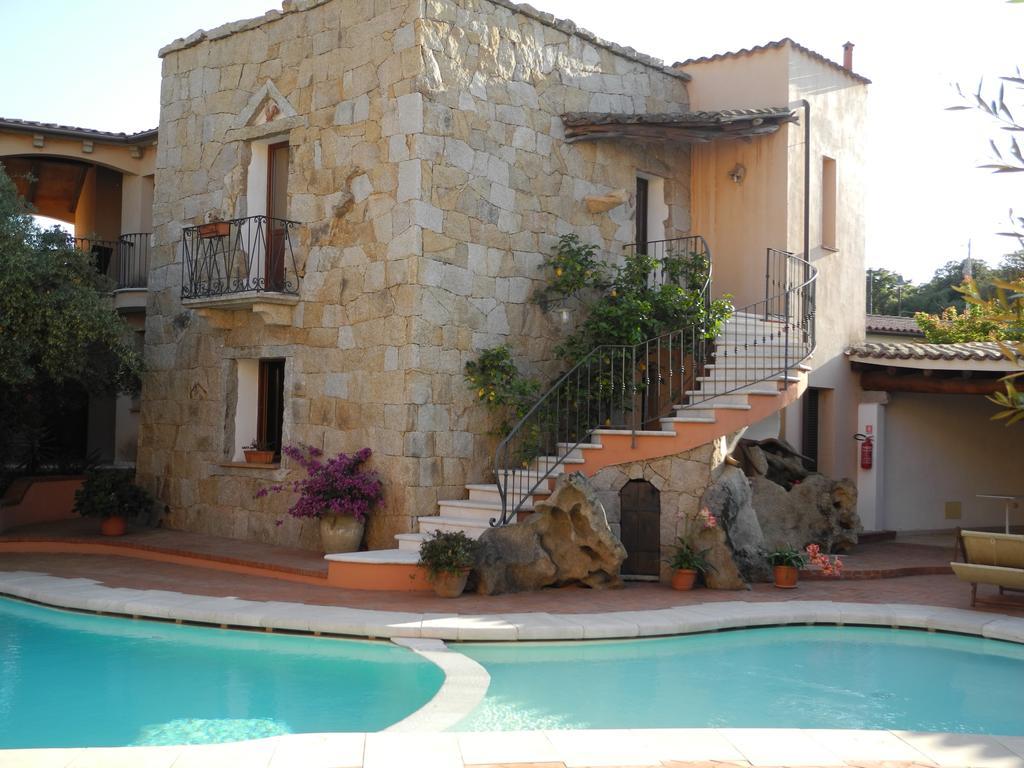 Hotel San Pantaleo Bagian luar foto