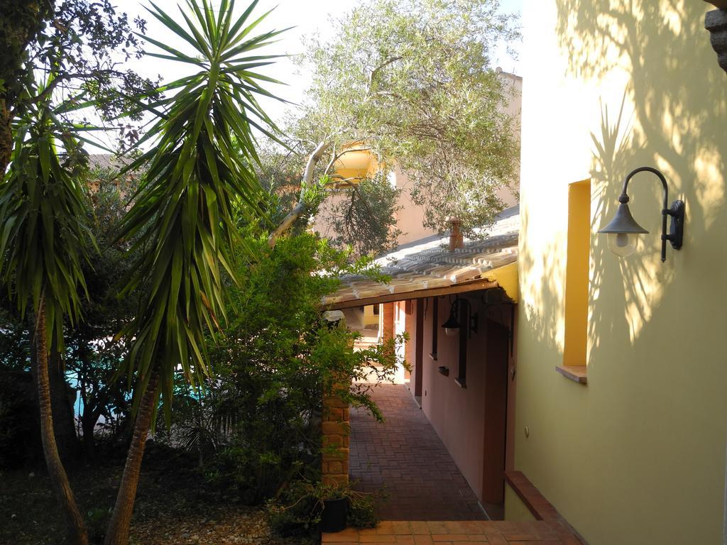 Hotel San Pantaleo Bagian luar foto