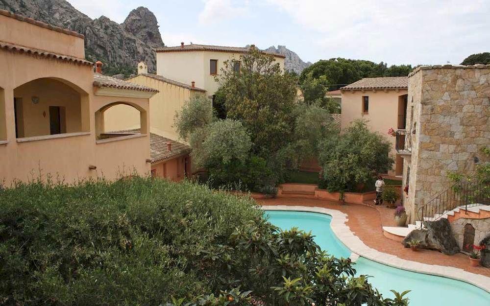 Hotel San Pantaleo Bagian luar foto