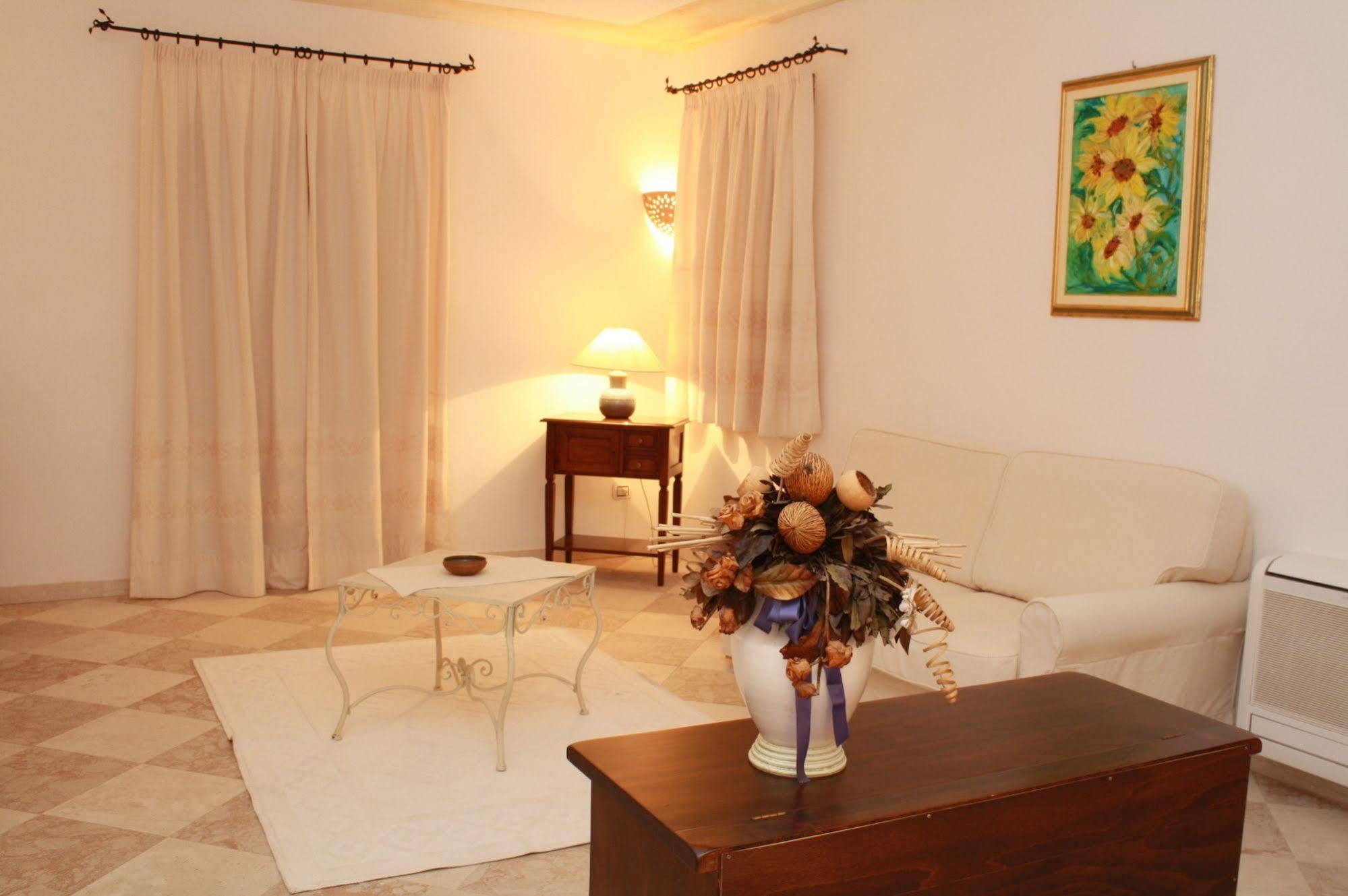 Hotel San Pantaleo Bagian luar foto