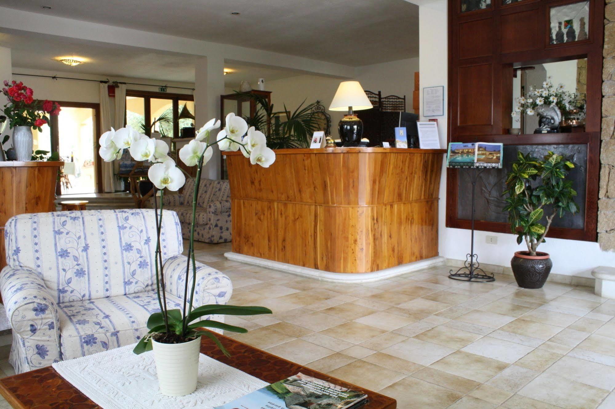 Hotel San Pantaleo Bagian luar foto