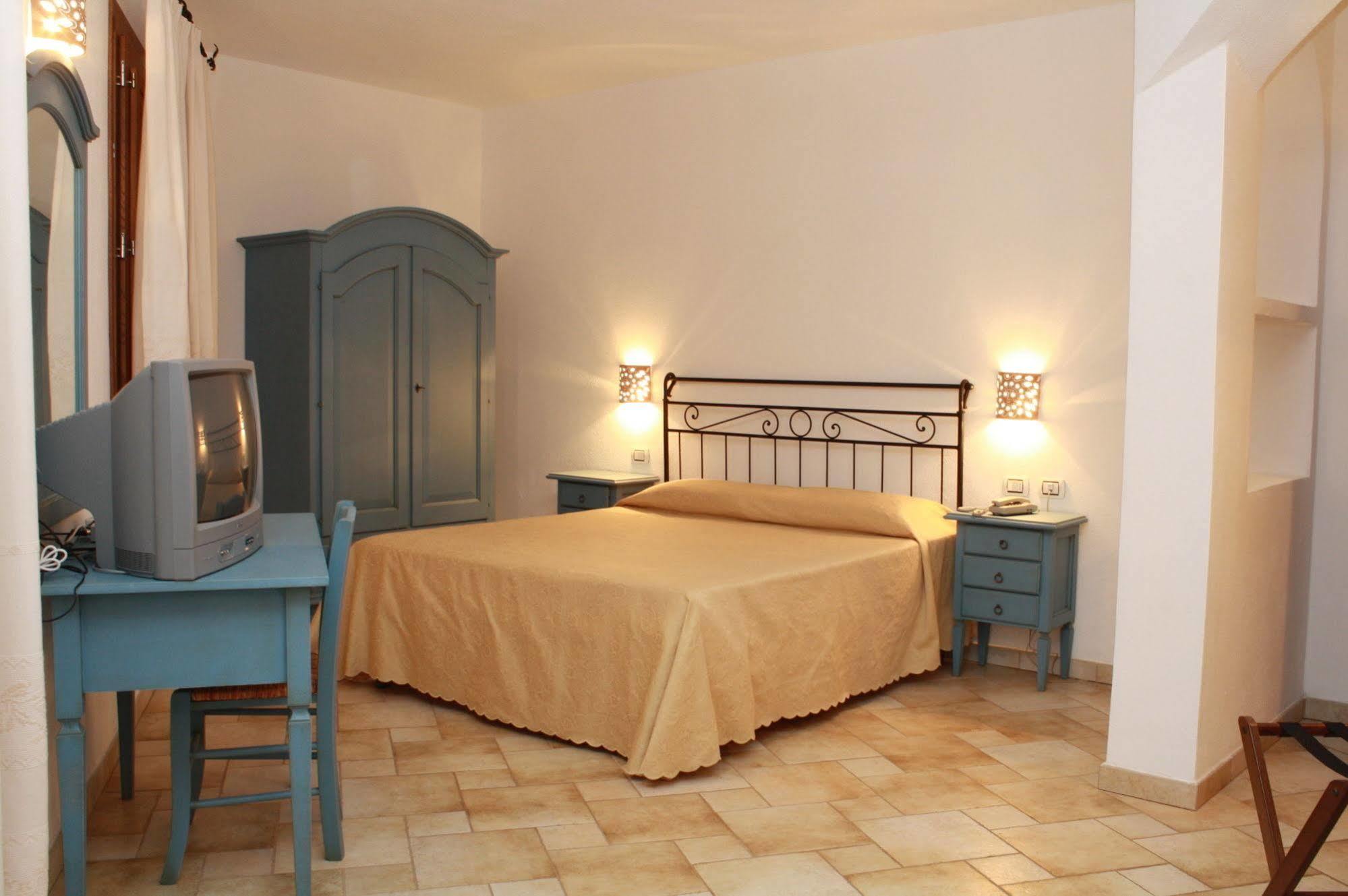 Hotel San Pantaleo Bagian luar foto