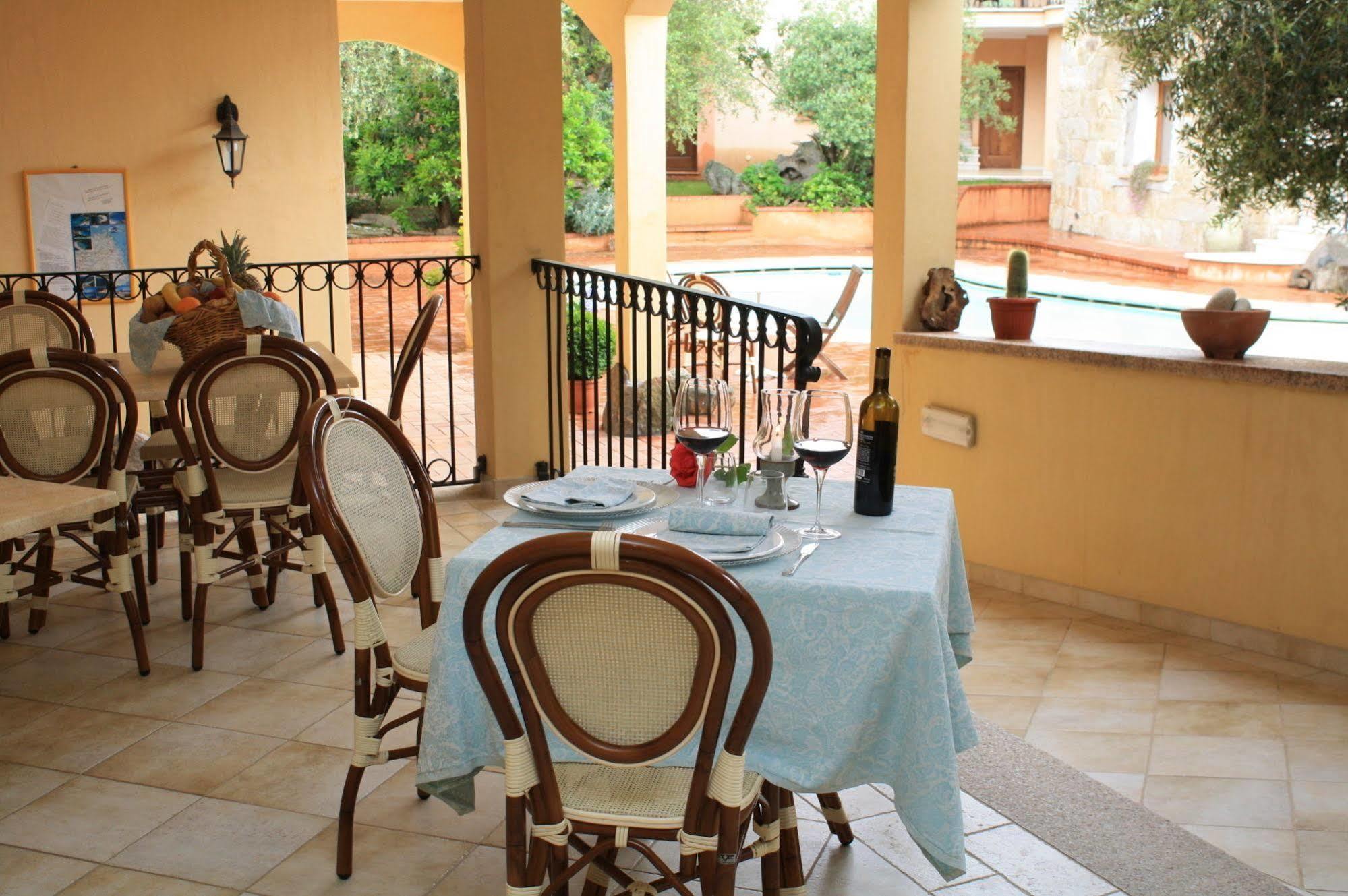 Hotel San Pantaleo Bagian luar foto