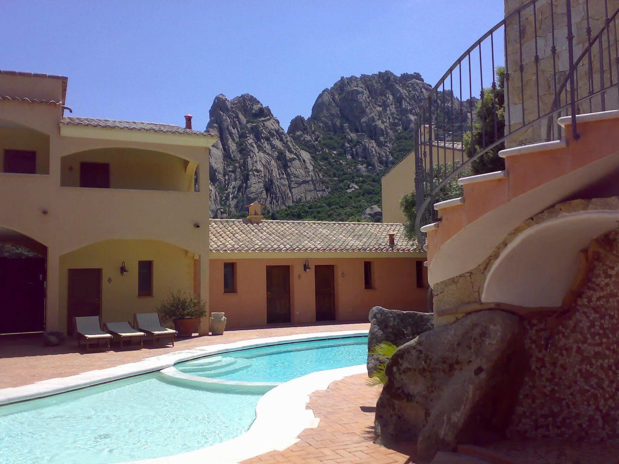 Hotel San Pantaleo Bagian luar foto